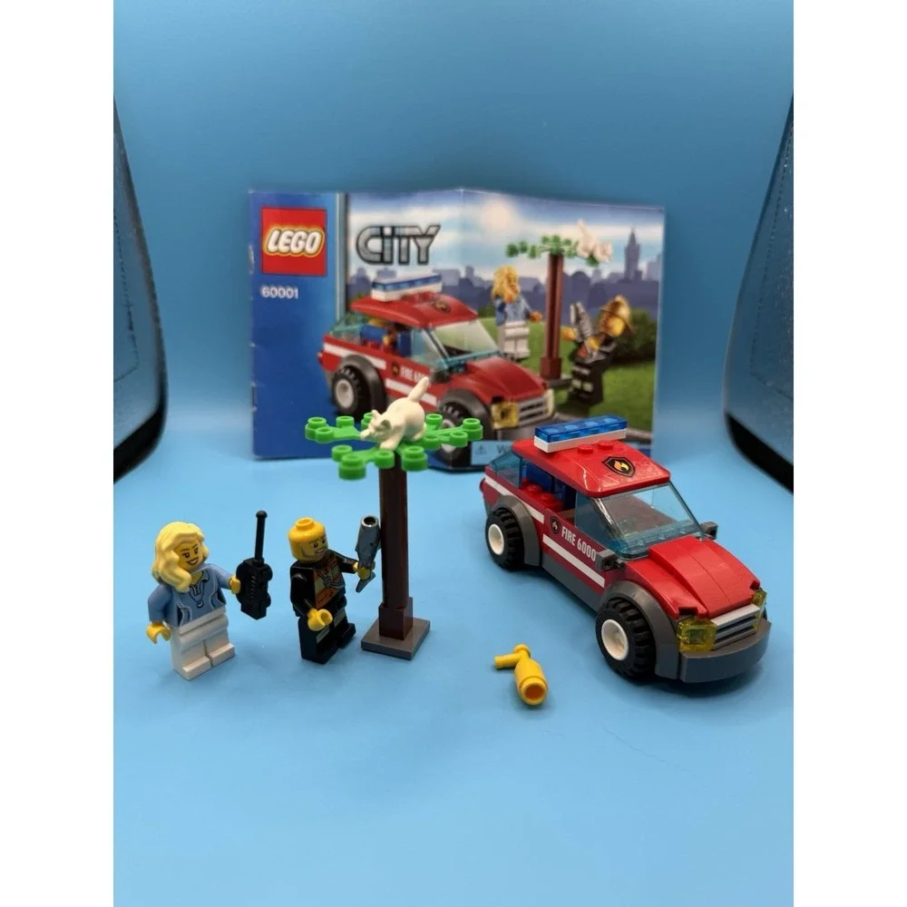 LEGO CITY: Fire Chief Car (60001) - Missing Fireman's Hat